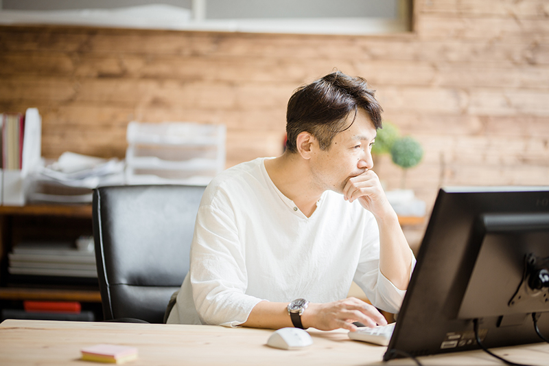 コワーキングスペースを借りて仕事をする