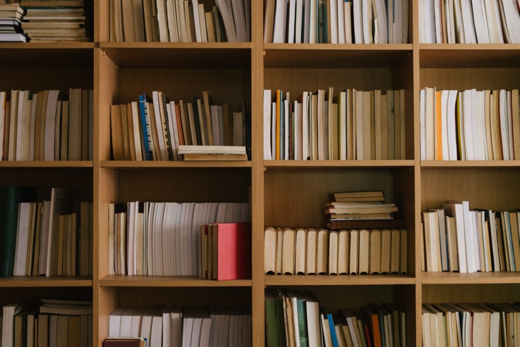 本や資料の保管、本棚